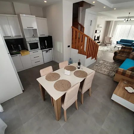 Dreamy Luxury Duplex With A Special View And 300 Meters Of Private Garden דירה *