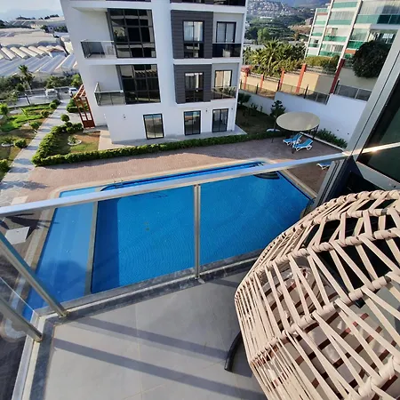 Dreamy Luxury Duplex With A Special View And 300 Meters Of Private Garden Διαμέρισμα Αλάνια
