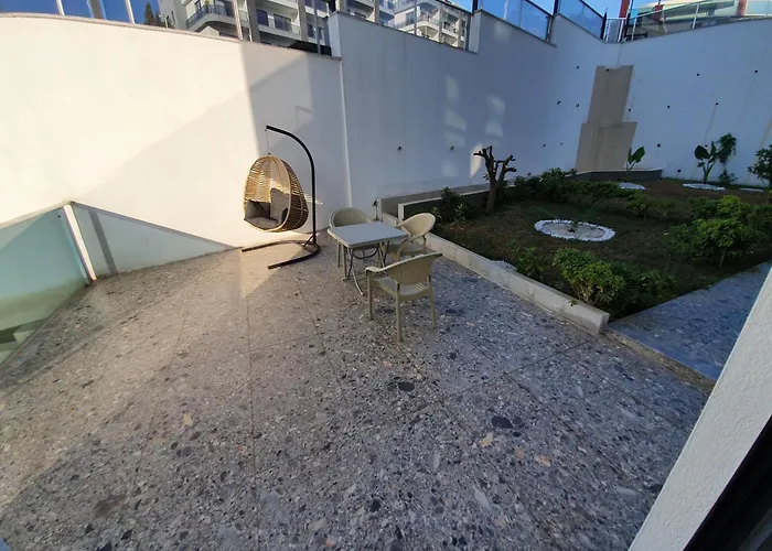 Dreamy Luxury Duplex With 300 Meters Of Private Garden Lägenhet Alanya